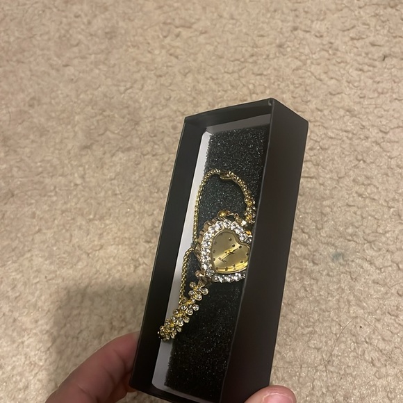 Cute  GOLD heart shaped watch - Picture 15 of 15
